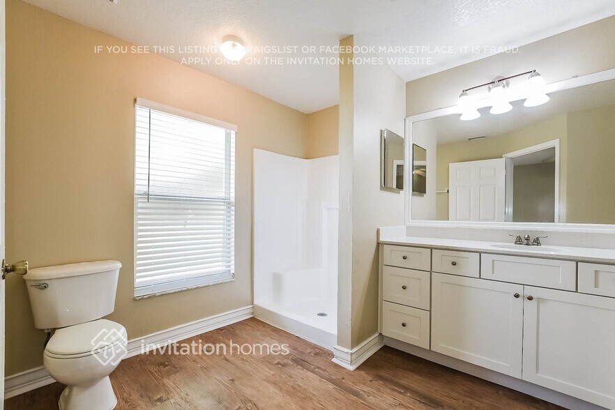 Building Photo - 702 4th Ave N