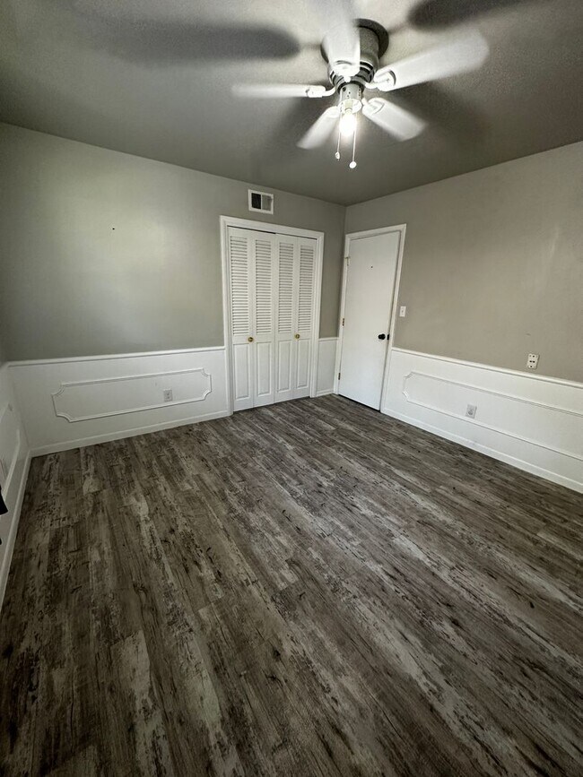 Building Photo - Great 3 bd/1.5 ba Home - Lots of Built-in Storage