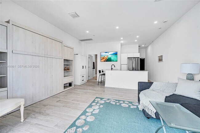 Building Photo - 1500 Bay Rd