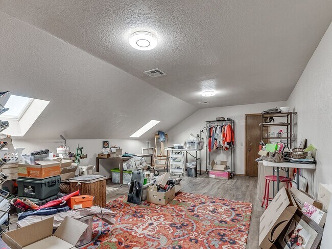 Building Photo - Fully Furnished Short Term Rental