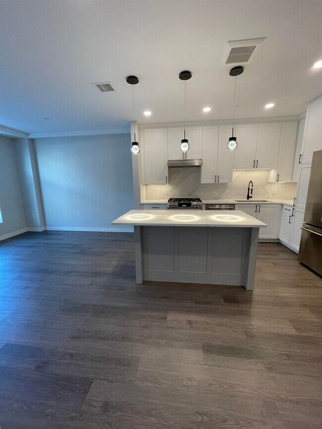 Primary Photo - 18 Artisan Dr