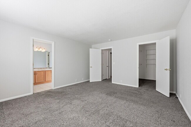 Building Photo - $1,945.95 - 2 Bed, 2.5 Bath Townhome in Colorado Springs with Attached Garage!