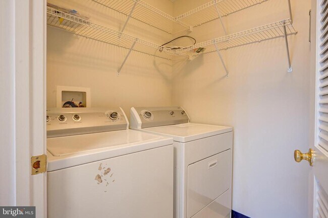 Building Photo - 4933 Riders Ct