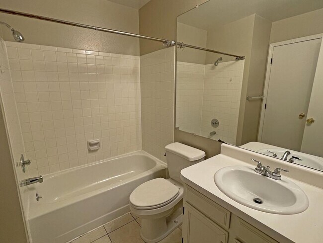 Building Photo - 3426 Queen Anne Way