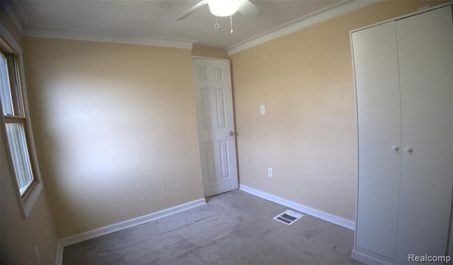 Building Photo - 15676 Frazho Rd