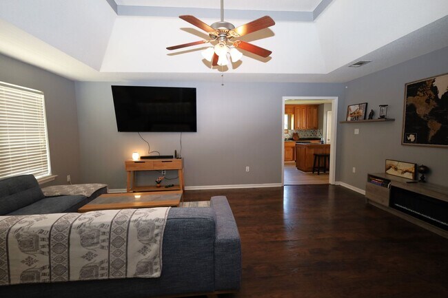 Building Photo - 500 Bryson Cir