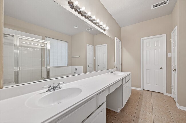 Building Photo - 4623 Russett Ln