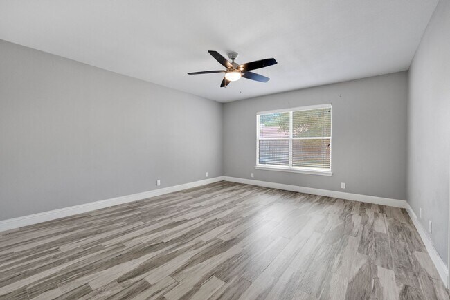 Building Photo - Immaculate Single-Story Home with Modern U...