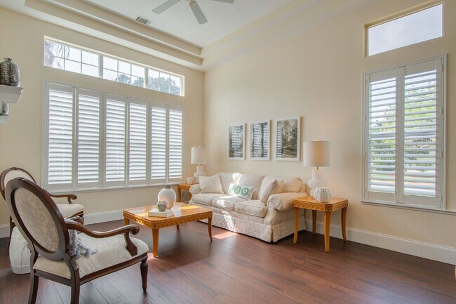 Building Photo - "Charming 3 Bed, 2.5 Bath Rental in Blufft...