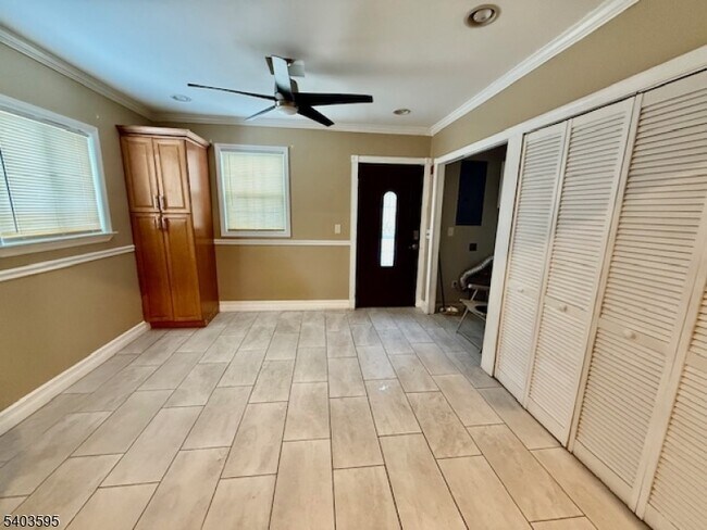 Building Photo - 146 Leghorn Ave