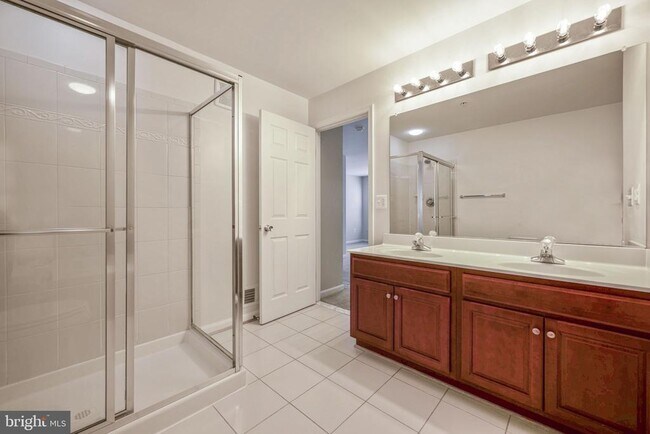 Building Photo - 15555 John Diskin Cir