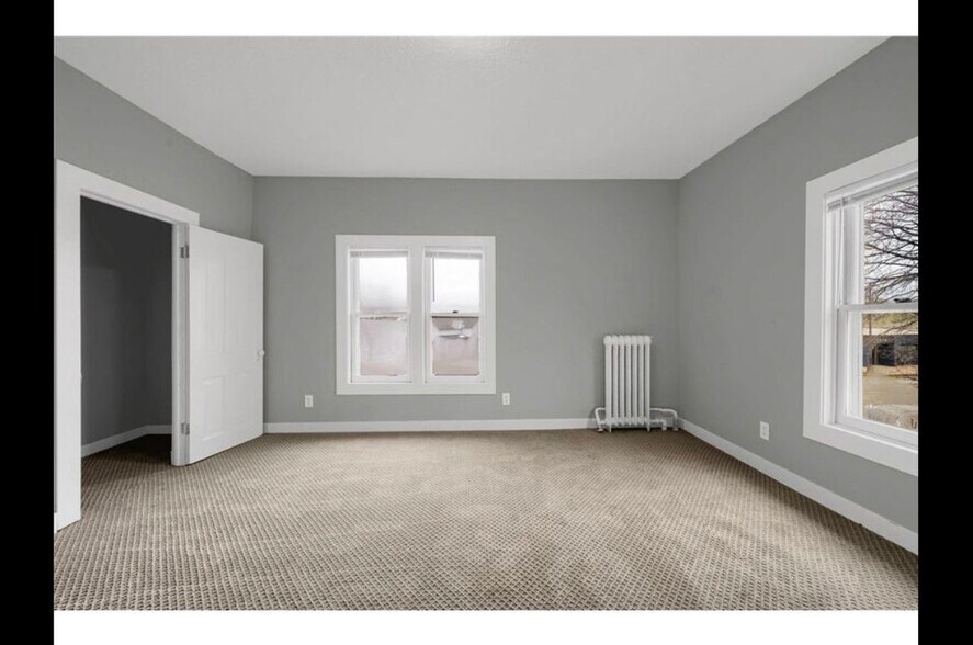 Building Photo - 1055 7th St W