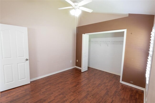 Building Photo - 16505 Lake Heather Dr