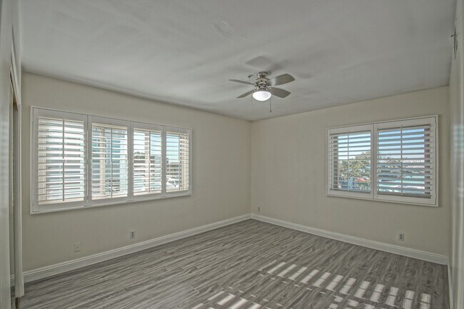 Building Photo - 301 35th St
