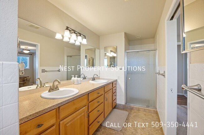 Building Photo - 1227 Fairway Dr NE