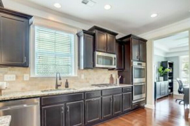 Building Photo - 1476 Overlea Pl NW