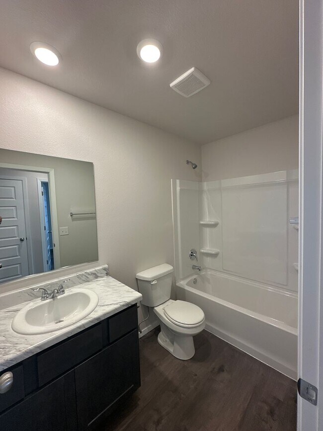 Building Photo - Preleasing Now Through 8/29! — Don’t Miss This Modern 3 Bed / 2 Bath Home in Claremore!