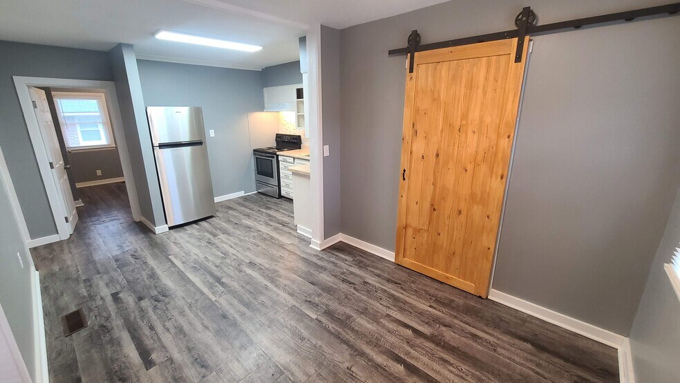 Building Photo - 225 Lexington Rd