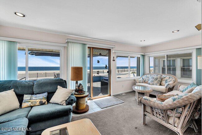 Building Photo - 115 Beach Front