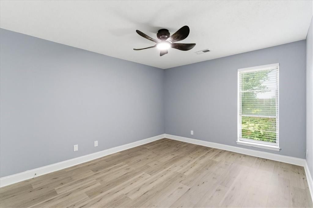 Building Photo - 2696 Greentree Dr SE