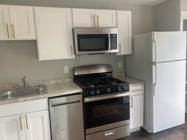 Building Photo - 70 William St