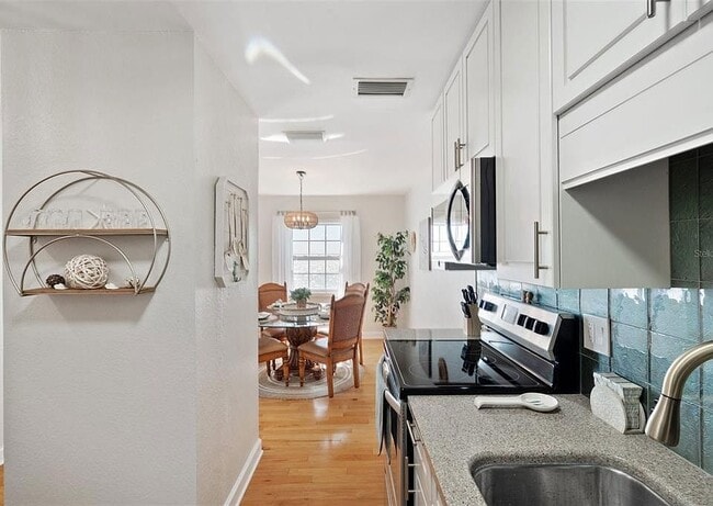 Building Photo - 5102 Coquina Key Dr SE