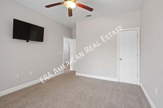 Building Photo - 321 Scotch Pine Ln