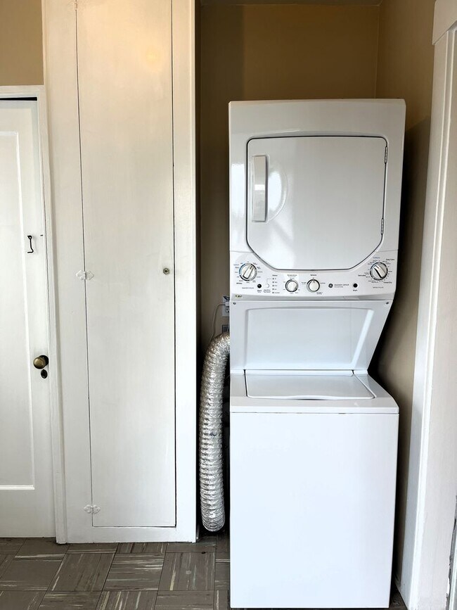 Building Photo - Pet-Friendly Centrally Located Fortuna Home Just Off Main Street!