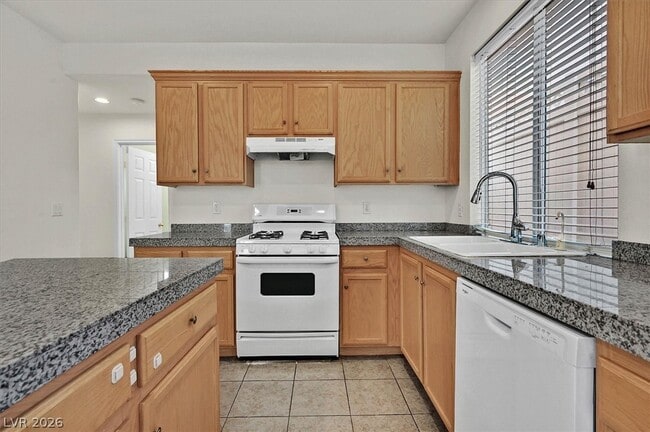 Building Photo - 7565 Grassy Bank St