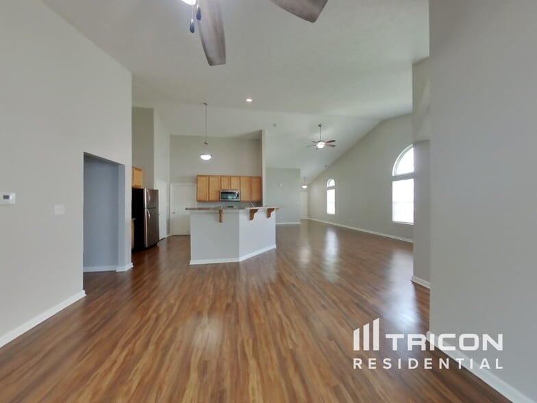 Building Photo - 1345 Colony Park Cir