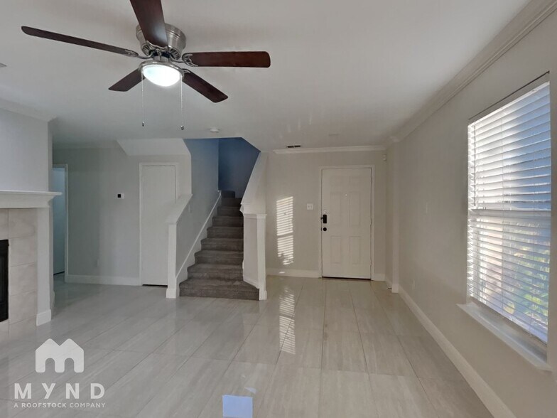 Building Photo - 1701 Haven Dr