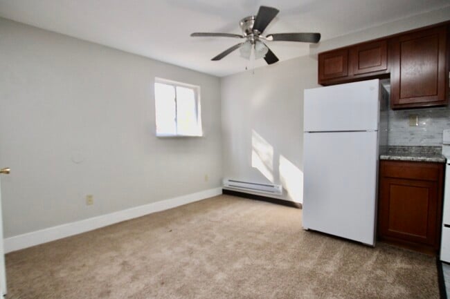 Interior Photo - OAK MANOR -- 052