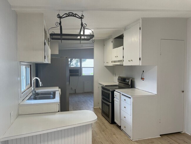 Building Photo - 355 E 400 S