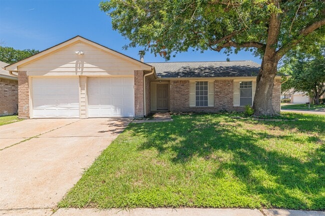 Building Photo - 16702 Pebbleglen Dr