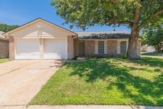 Building Photo - 16702 Pebbleglen Dr