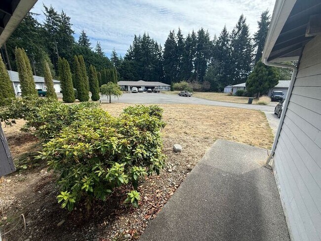 Building Photo - Puyallup 2 PLUS bedroom, 2 bath Large dupl...
