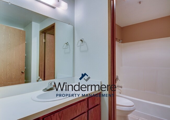 Building Photo - 1235 SE 4th Ave