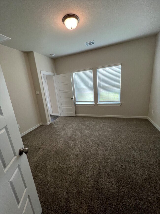 Building Photo - 6737 Chinapkin Oak Ln