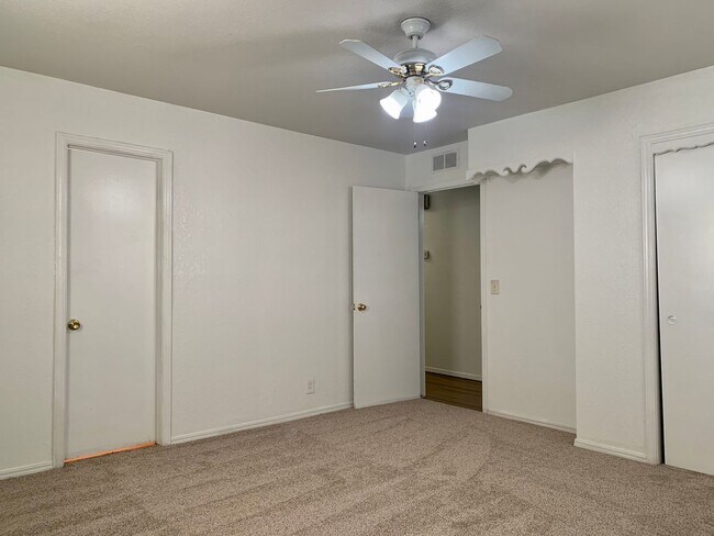 Building Photo - 3 Bed, 2 Bath Home in the Village!