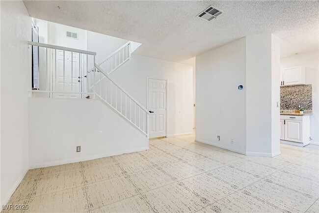 Building Photo - 3217 Symphony Dr
