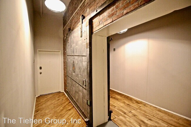 Building Photo - 201 Wyandotte St