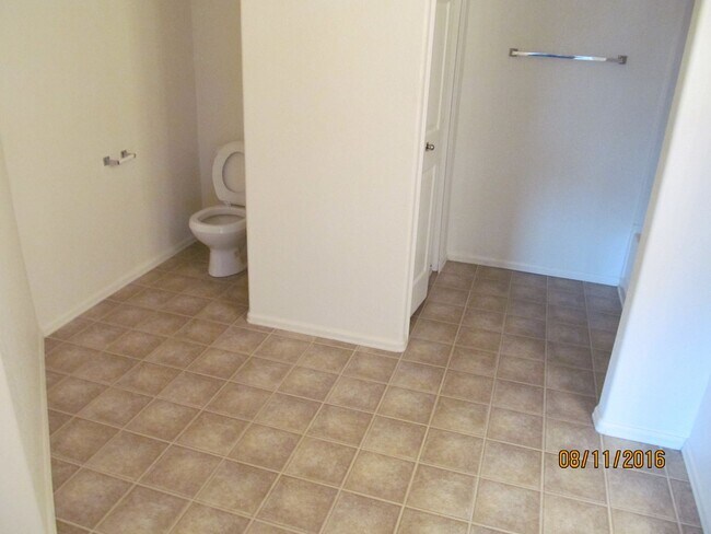 Building Photo - FEELS LIKE HOME! 2BD CONDO with MOUNTAIN VIEWS - Security Deposit Waiver Available