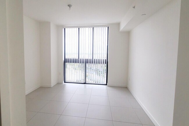 Building Photo - 5350 NW 84th Ave