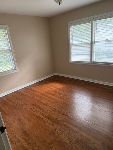 Building Photo - 1014 N Yale Ave