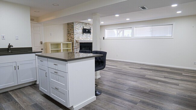 Building Photo - 4Bd/2.5Ba Edmonds House