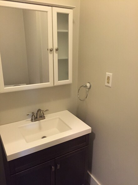 Building Photo - 1919 Plainfield Ave NE