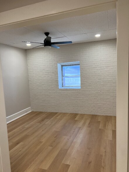 Building Photo - 125 N George St