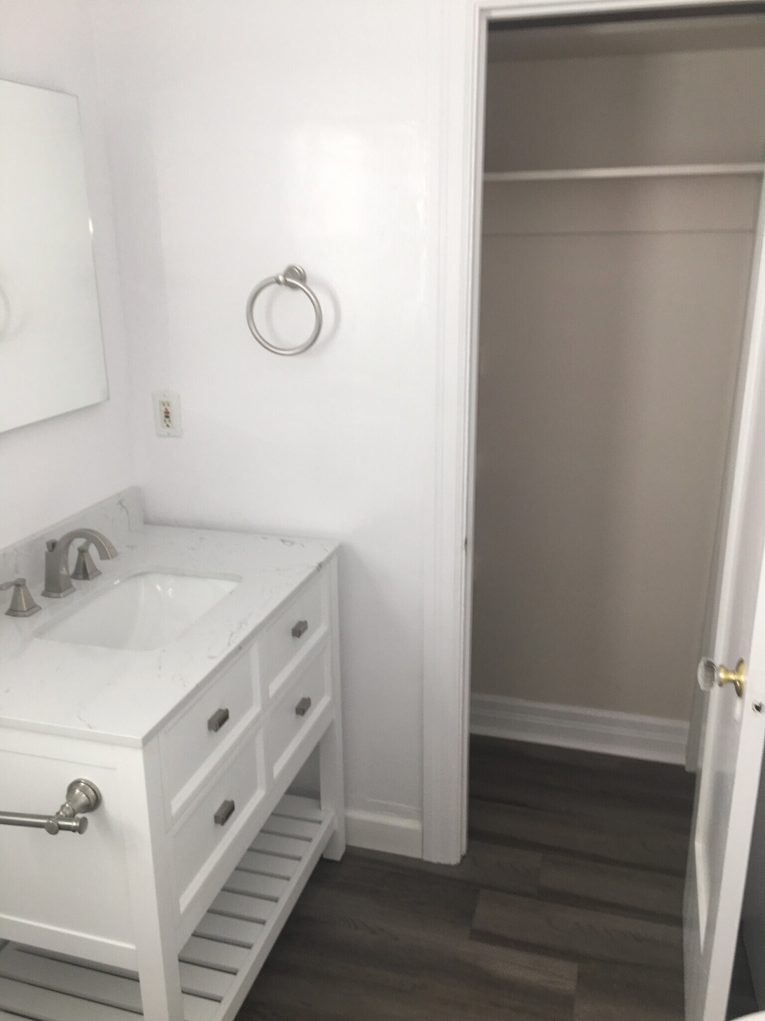 Bathroom linen storage - 120 Franklin Ct