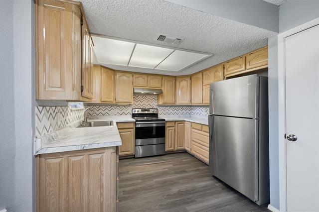 Building Photo - 512 Sussex Dr