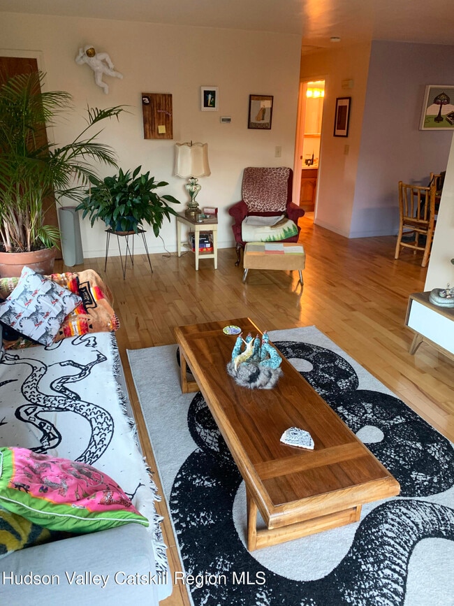 Building Photo - 340 Old Rte 22